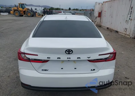 2025 Toyota Camry Le z USA, uszkodzony, nr VIN 4T1DAACK2SU568579